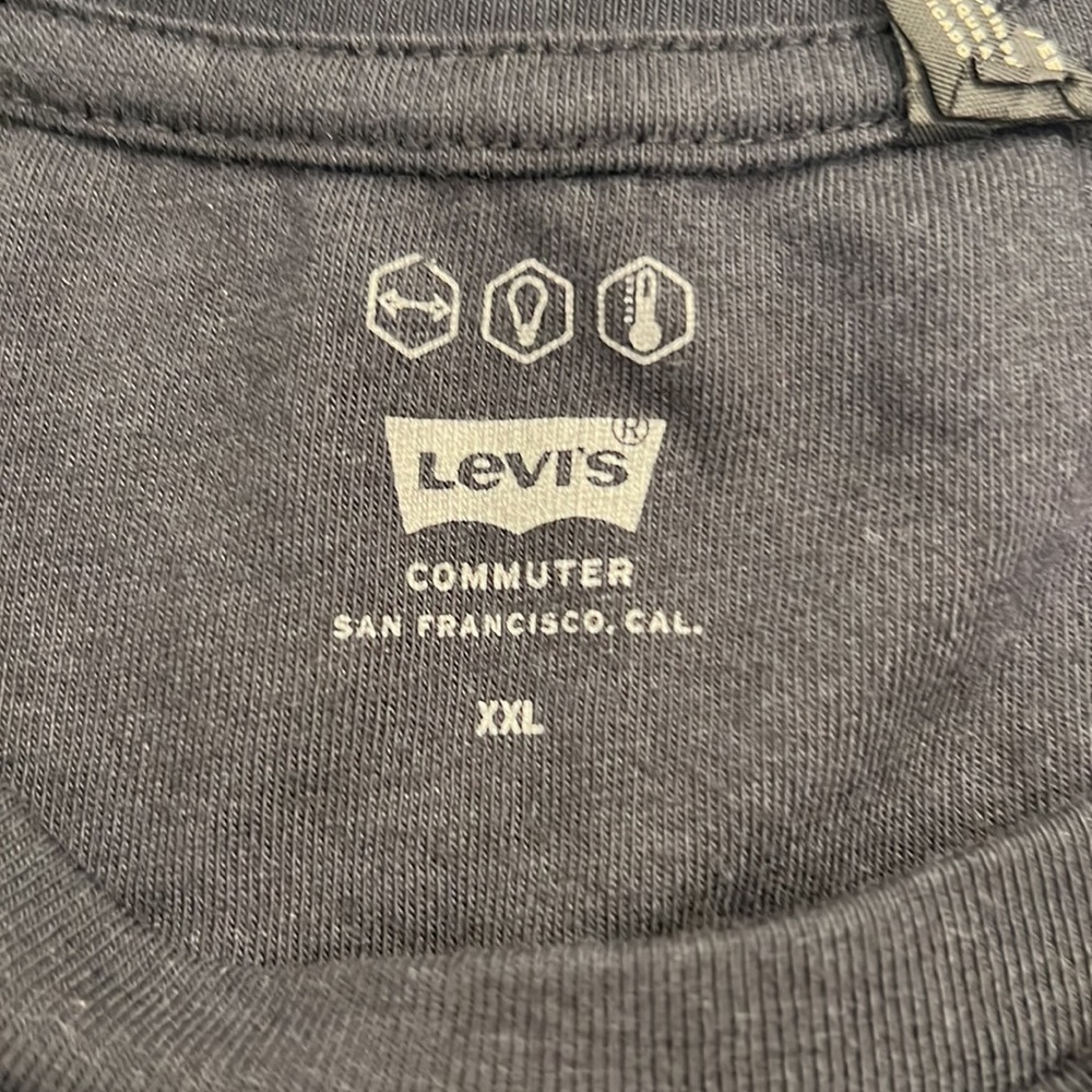 Levi’s Commuter Series Tee - Picture 2 of 3
